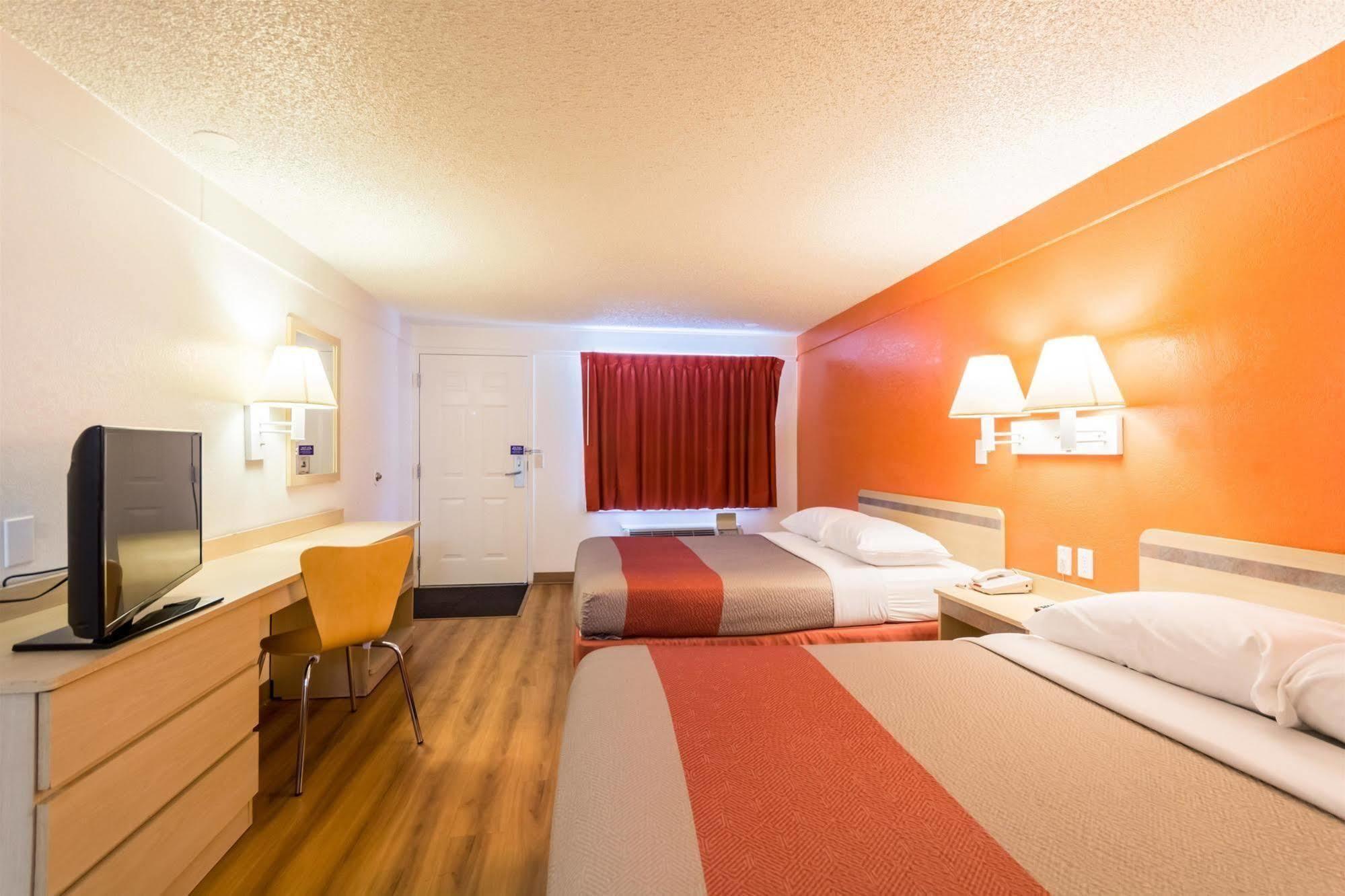 Travelodge By Wyndham Essington / Philadelphia Airport Екстер'єр фото