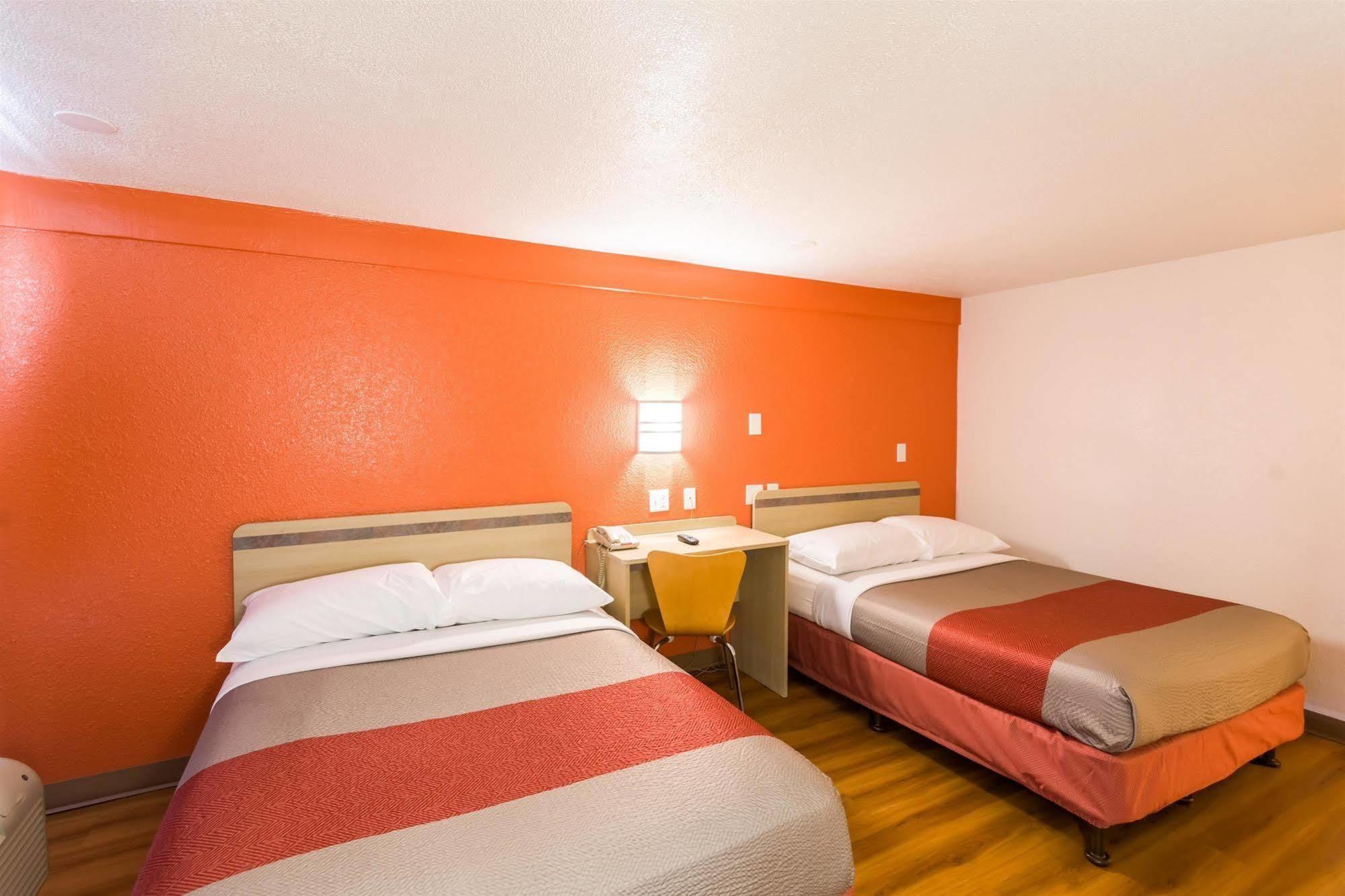 Travelodge By Wyndham Essington / Philadelphia Airport Екстер'єр фото