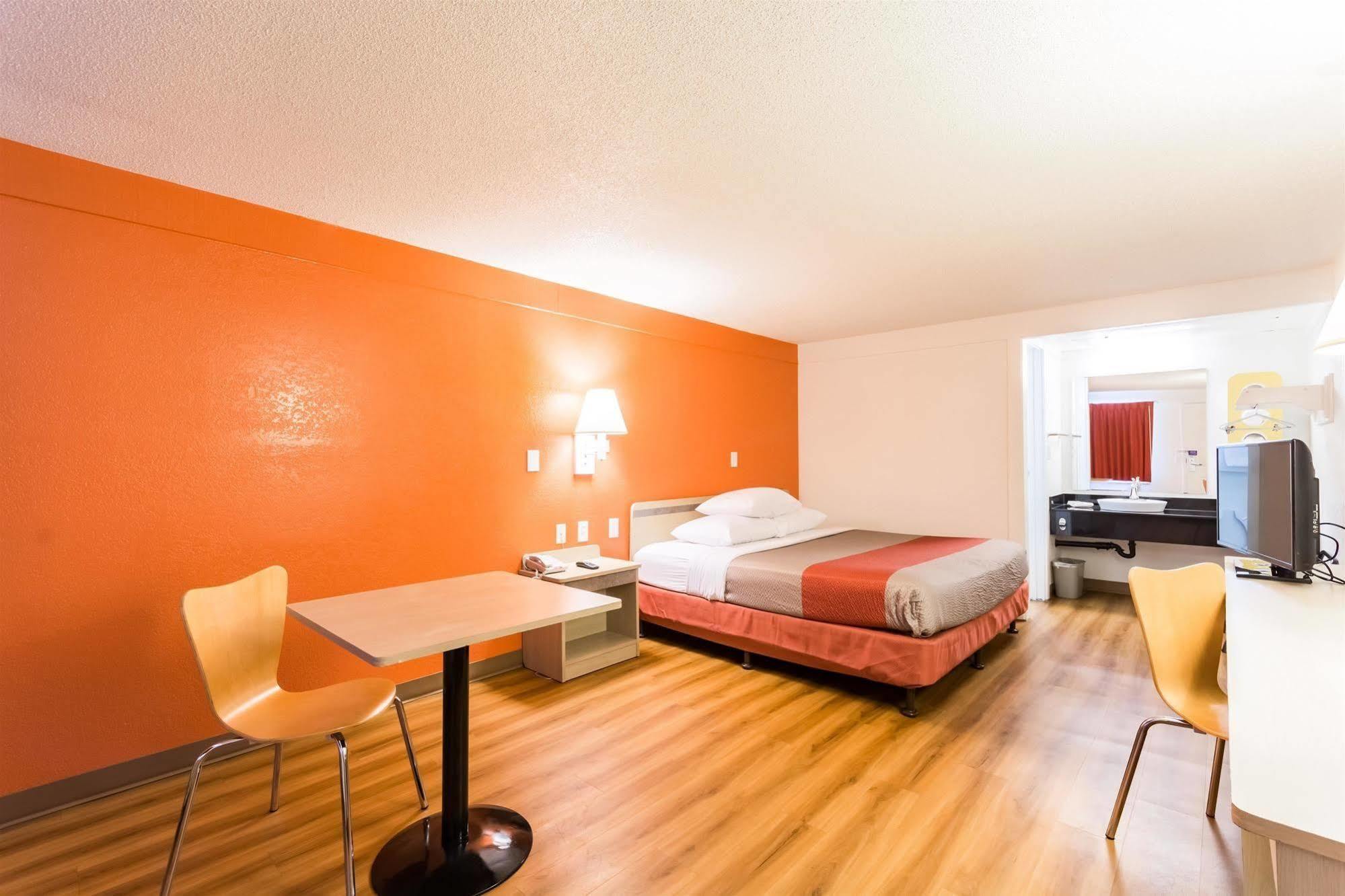 Travelodge By Wyndham Essington / Philadelphia Airport Екстер'єр фото