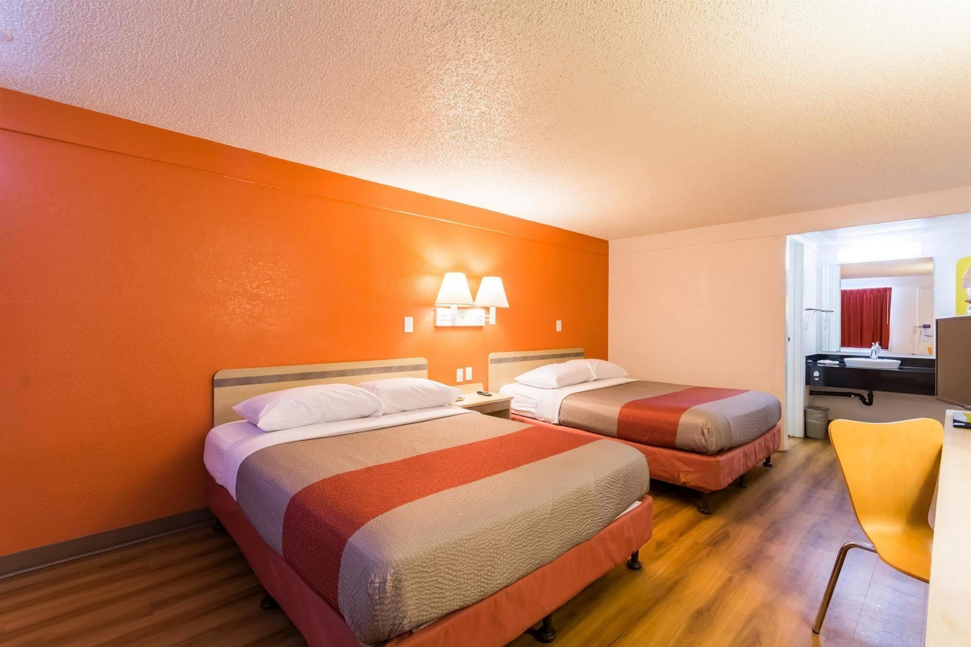 Travelodge By Wyndham Essington / Philadelphia Airport Екстер'єр фото