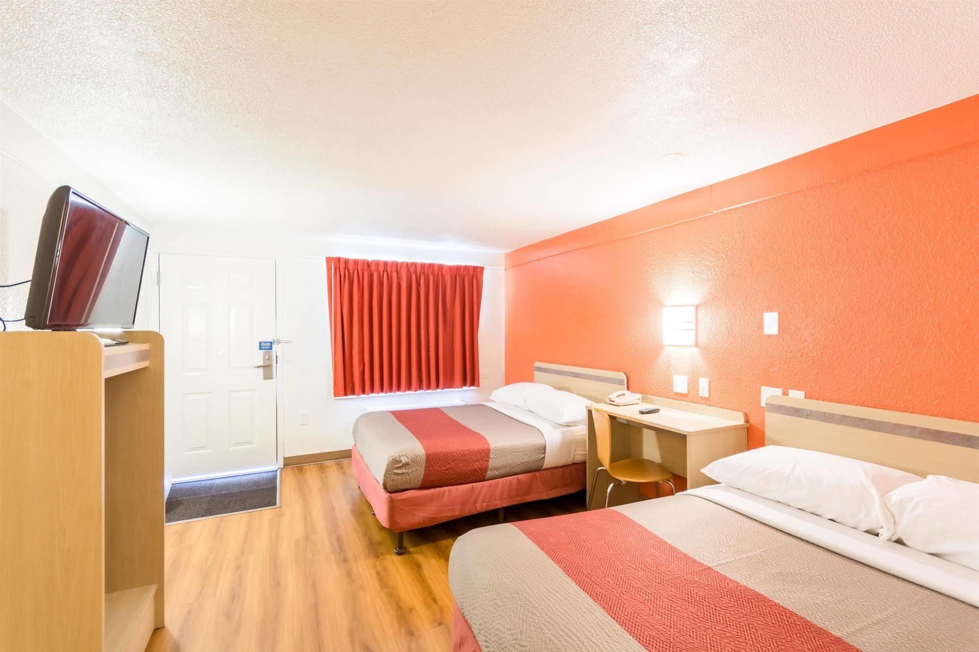 Travelodge By Wyndham Essington / Philadelphia Airport Екстер'єр фото