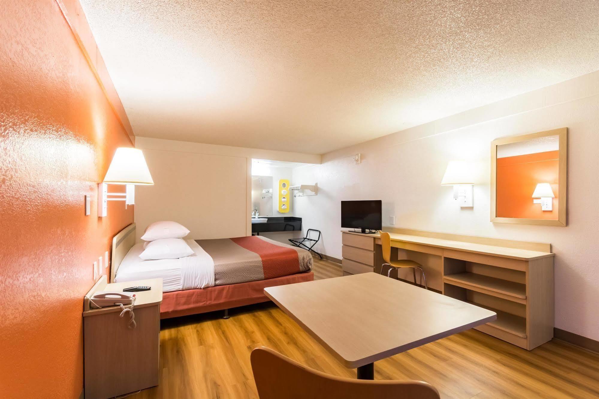 Travelodge By Wyndham Essington / Philadelphia Airport Екстер'єр фото