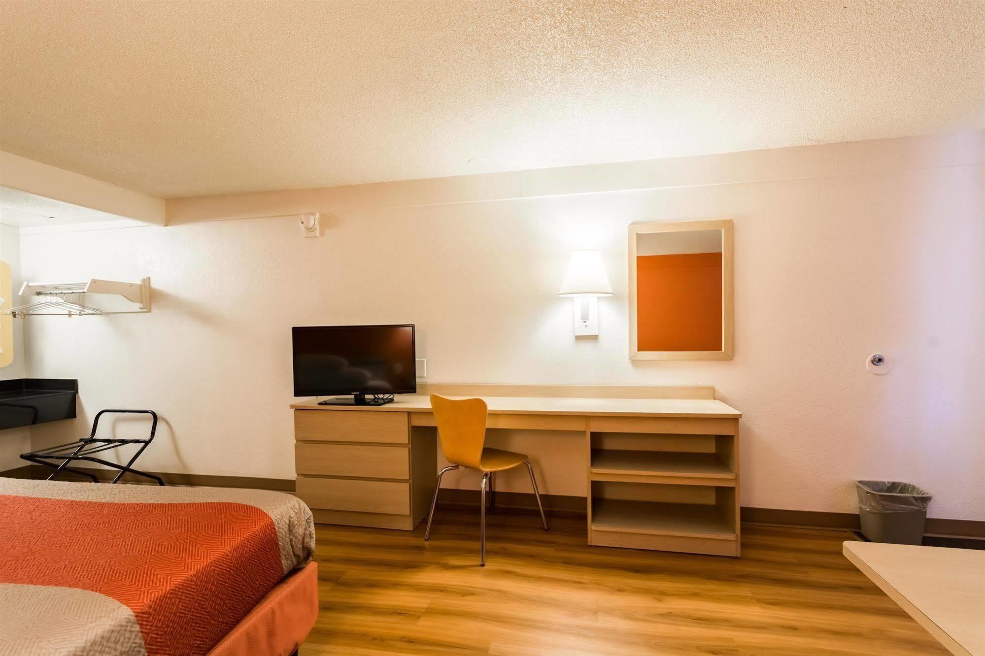 Travelodge By Wyndham Essington / Philadelphia Airport Екстер'єр фото