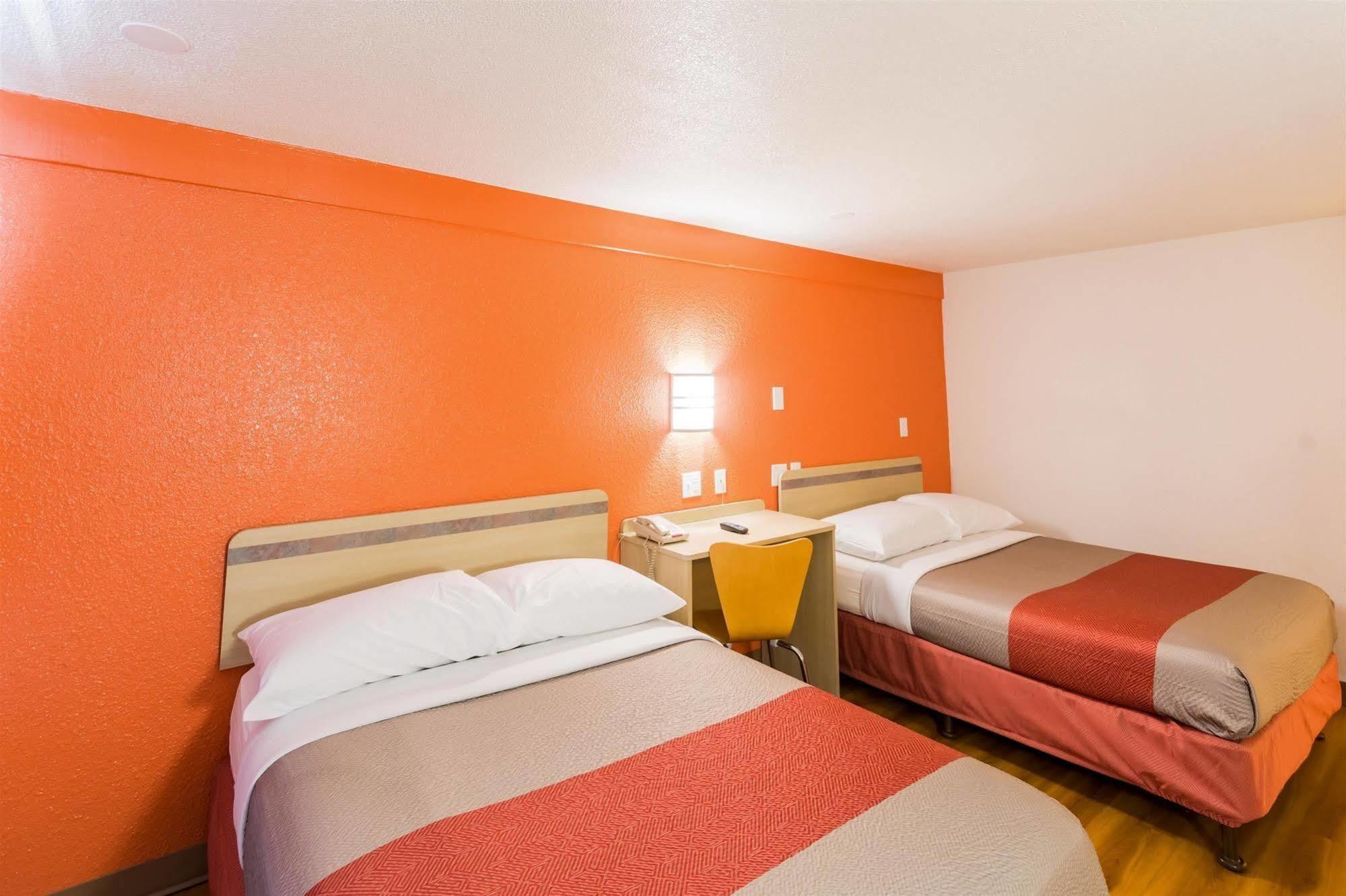 Travelodge By Wyndham Essington / Philadelphia Airport Екстер'єр фото